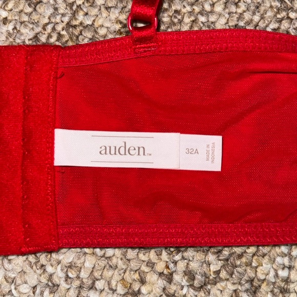 Red Lace Bra - Picture 4 of 4